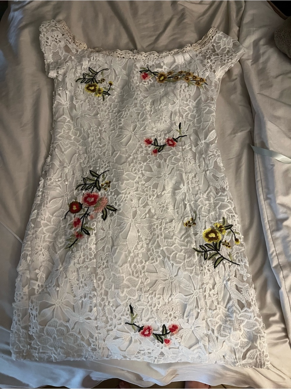 Forever 21 White Lace Dress with Floral Embroidery
